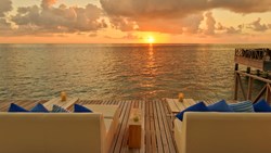 XL Maldives Huvafen Fushi Raw Deck