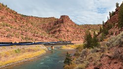 XL Rocky Mountaineer Denver Moab RTR Train Red Canyon