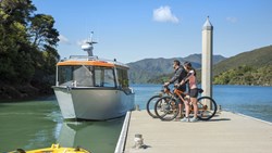 Xl New Zealand Queen Charlotte Sound Post Boat Docked Bikes