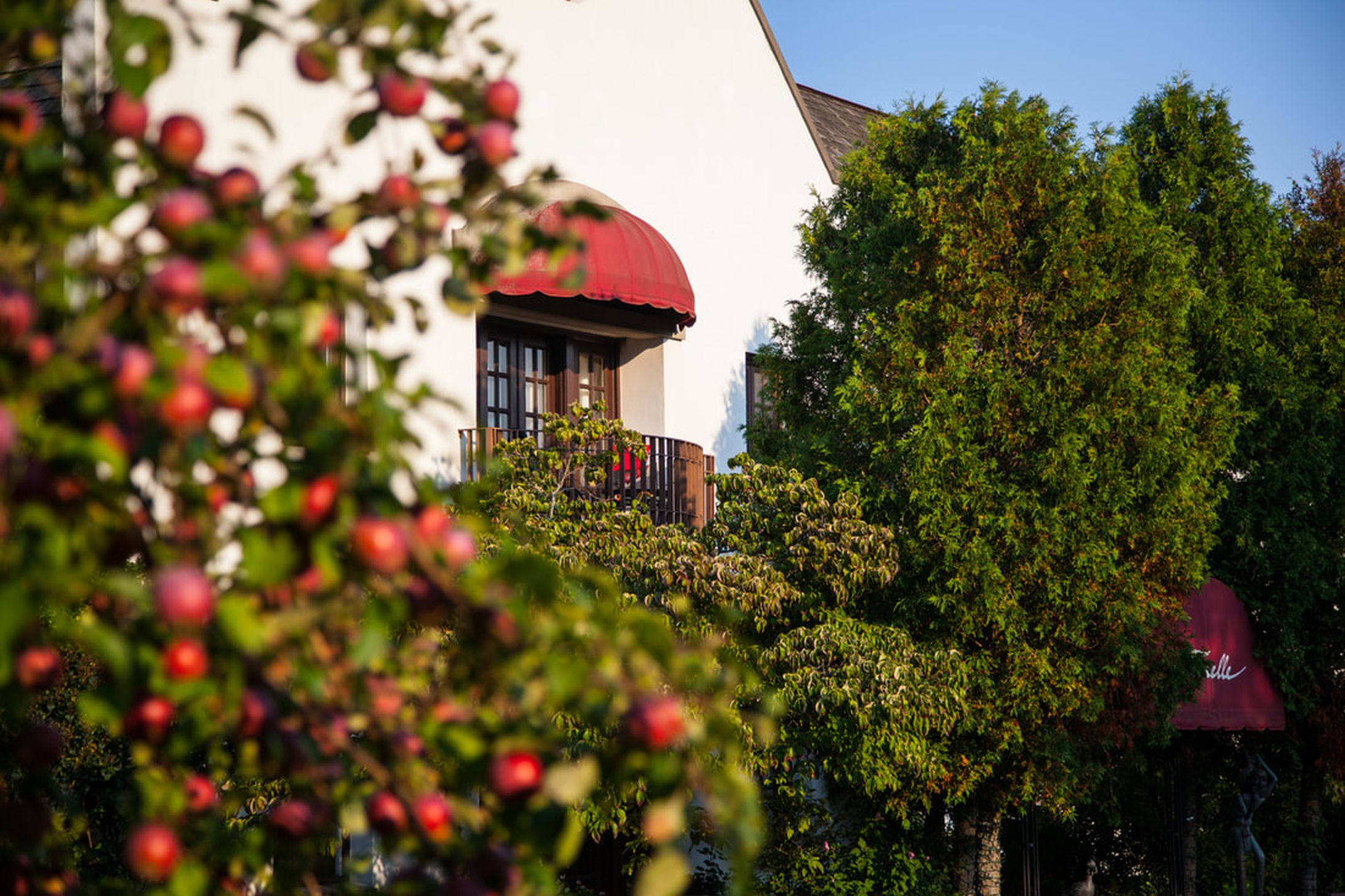 XL USA NY Ithaca La Tourelle Hotel Finger Lakes Front