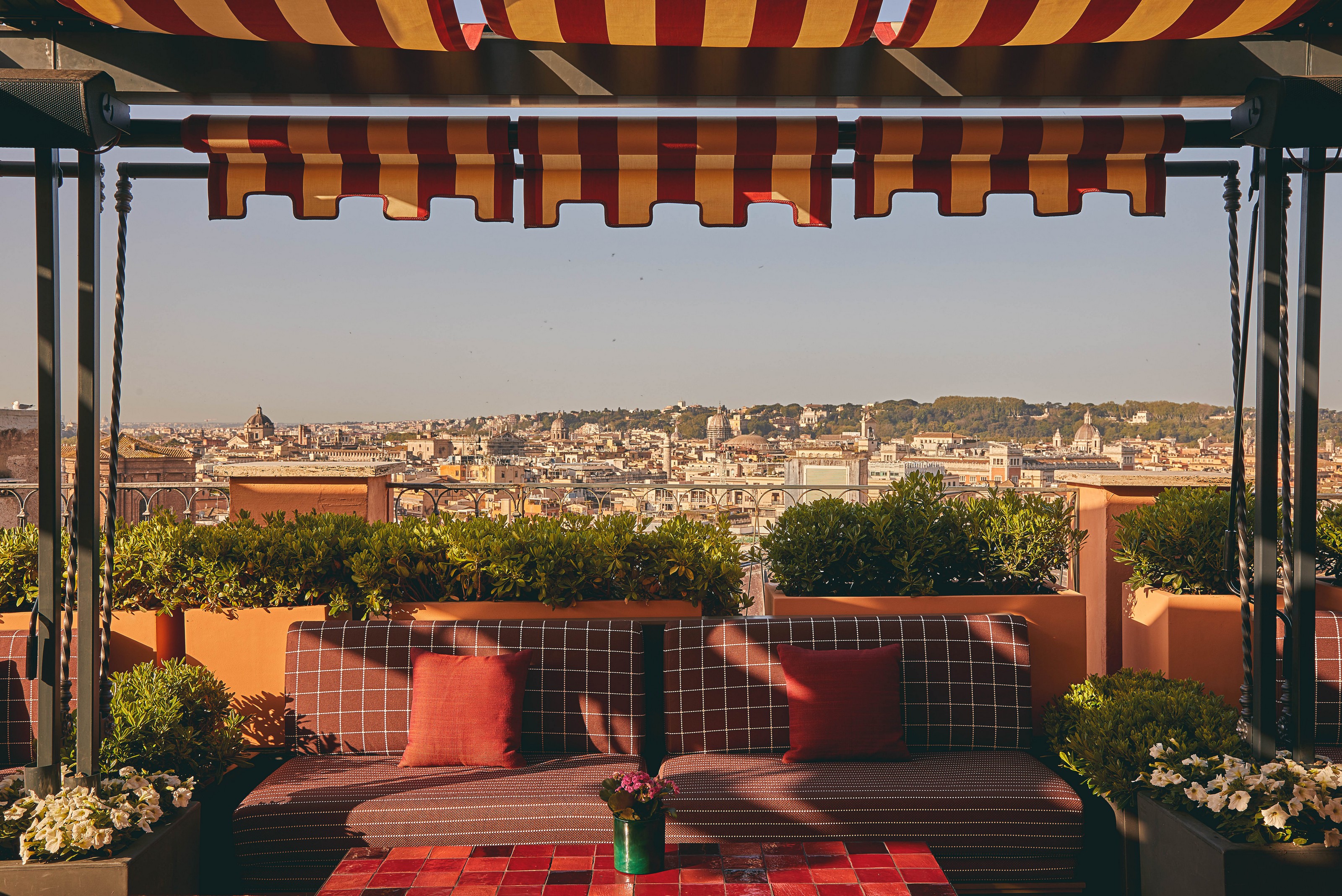 XL Italy Hotel De La Ville Cielo Bar1