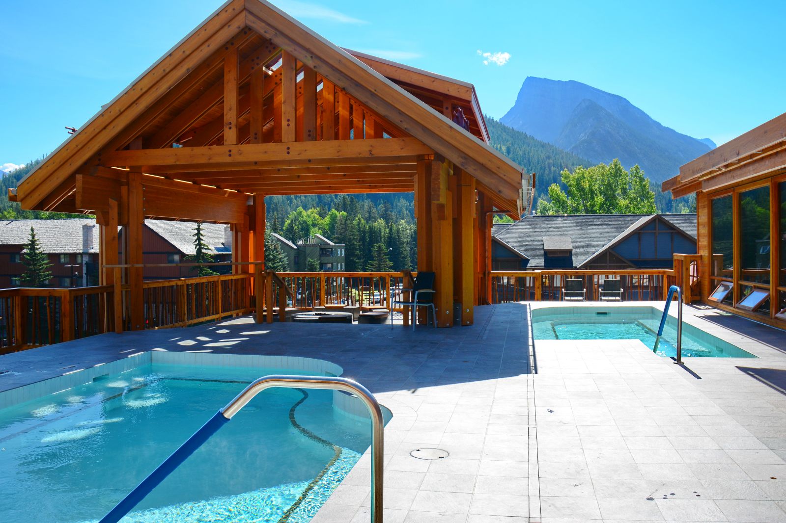 Xl Banff Canada Moose Hotel & Suites Pool