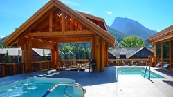Xl Banff Canada Moose Hotel & Suites Pool