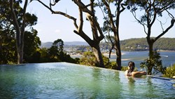 Xl Australia Pretty Beach House Infinity Pool Woman