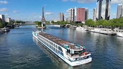 XL Cruise VIVA Cruises VIVA Gloria VIVA Gloria Leaves Paris 20.05.2022