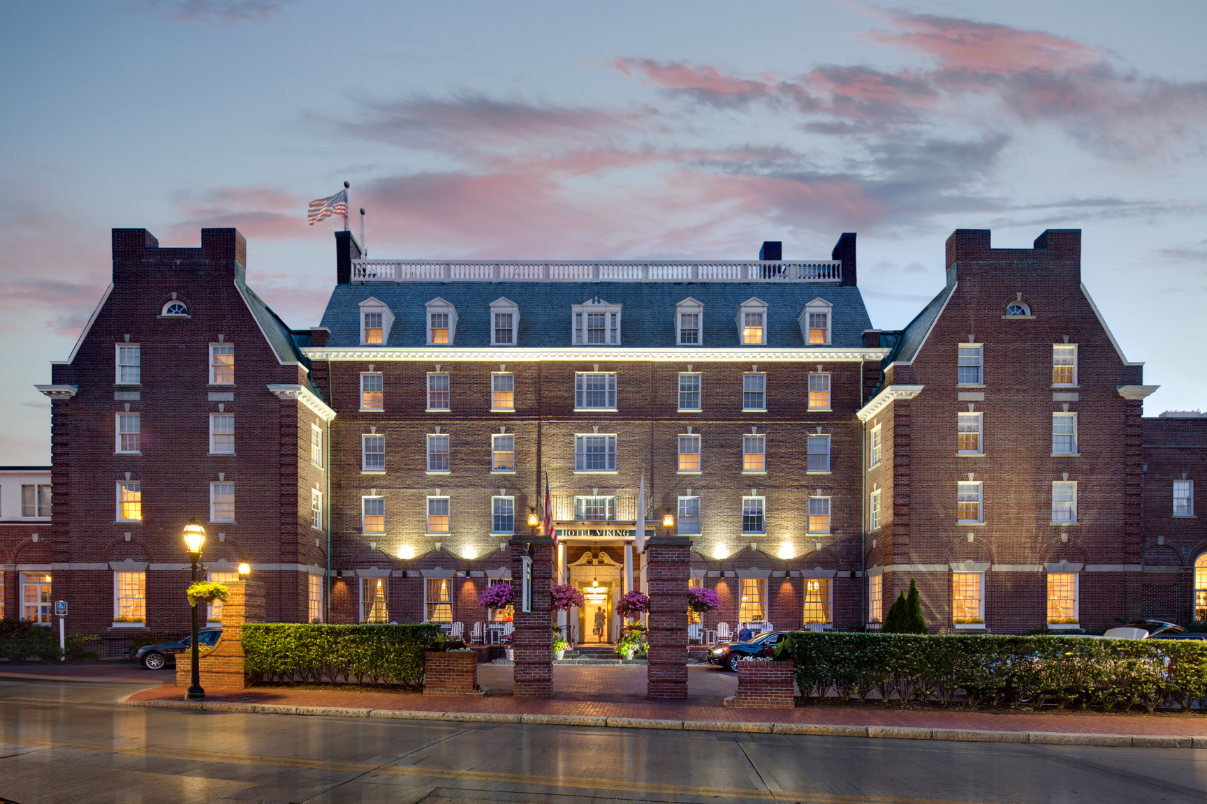 XL USA RI Newport Hotel Viking Exterior Front Evening