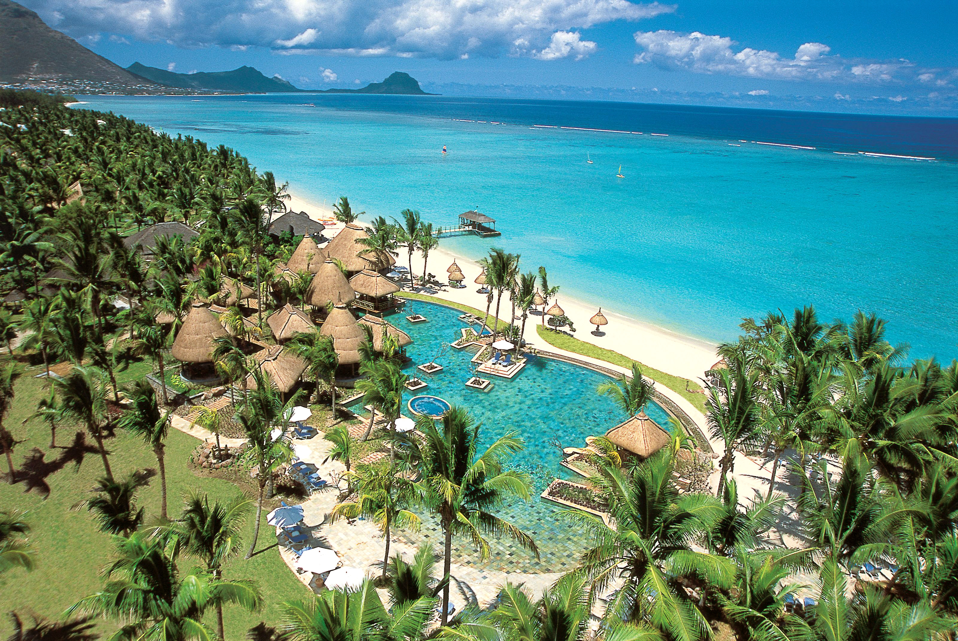 XL Mauritius La Pirogue Hotel Pool Aerialview2