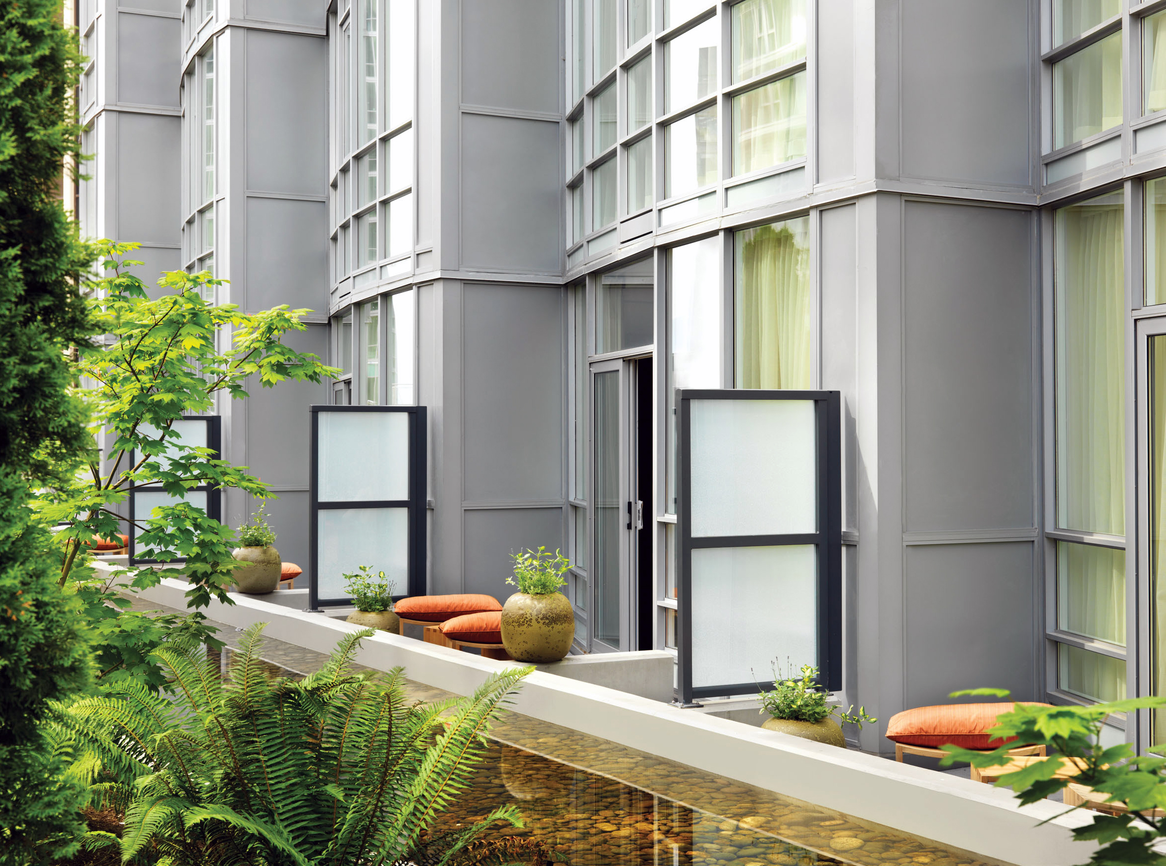 Xl Canada Vancouver Loden Hotel Garden Terrace