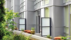 Xl Canada Vancouver Loden Hotel Garden Terrace