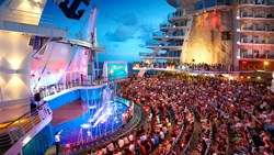 XL RCCL Oasis Aqua Theatre