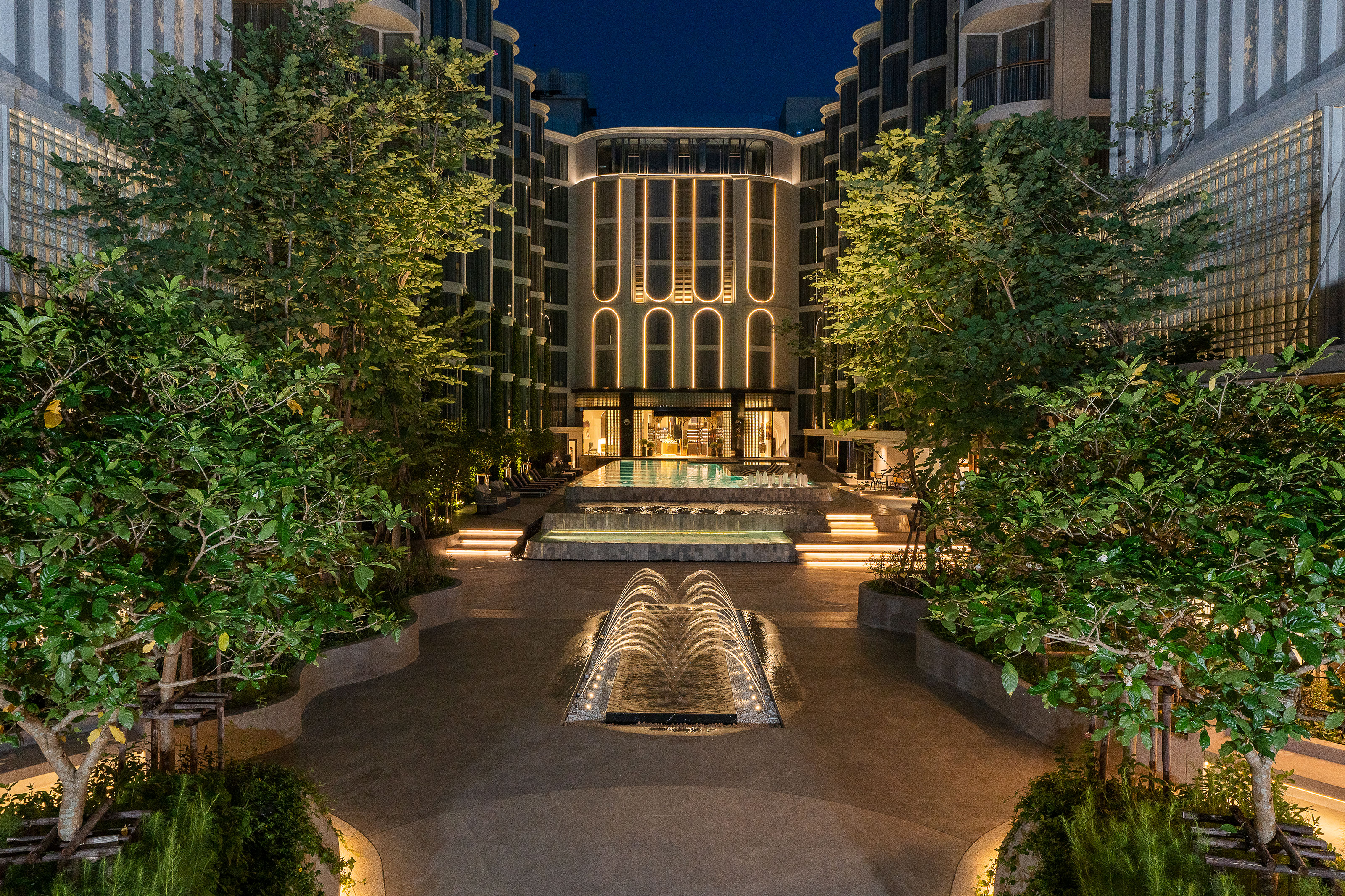 XL Thailand Salil Riverside Bangkok Hotel At Night