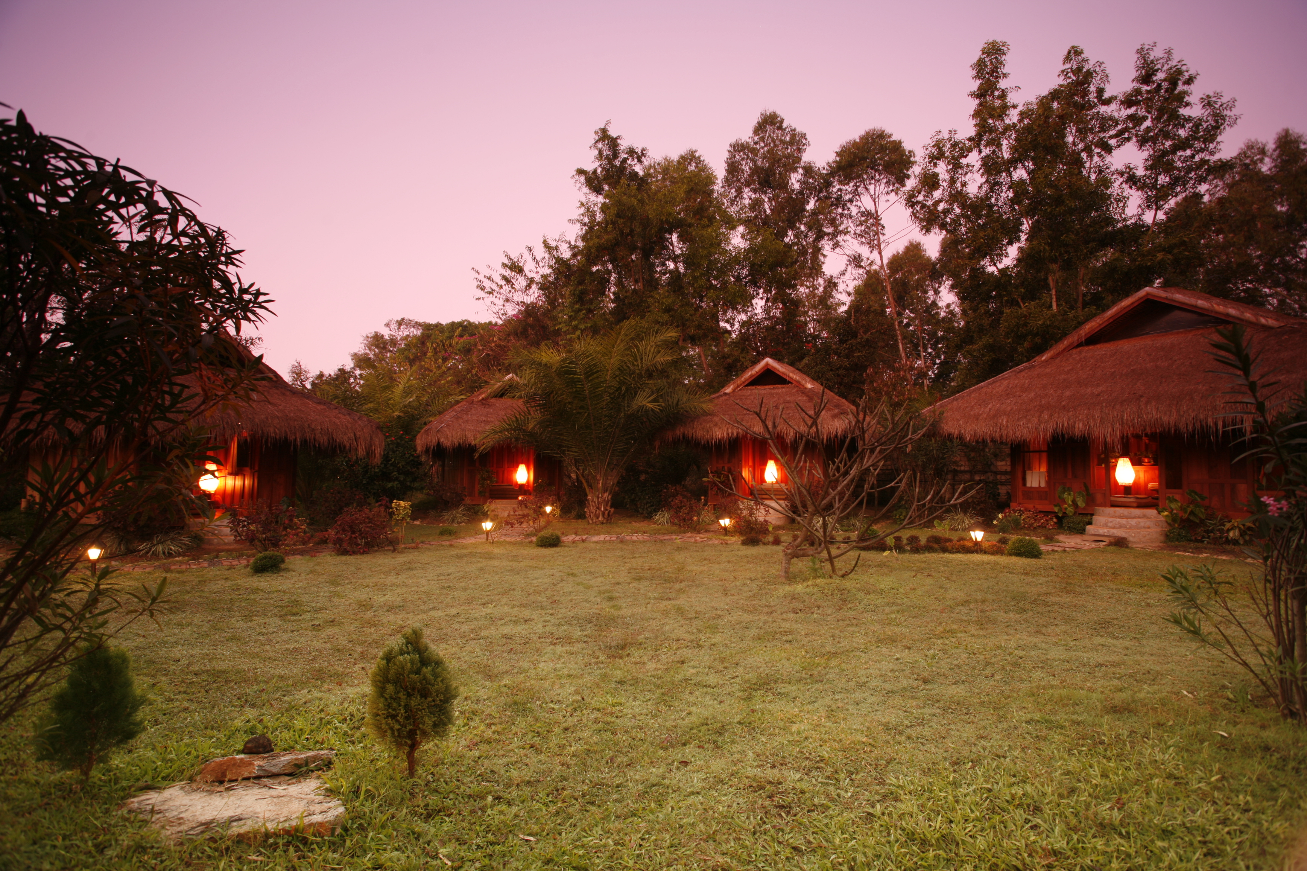 Xl Burma Inle Lake View Resort Spa Huts