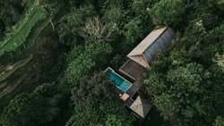 Xl Bali Buahan Banyan Tree Buahan Riverside Jungle Pool Aerial View 2