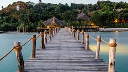 XL Africa Tanzania Pemba Island Fundu Lagoon Pier Sunset Island