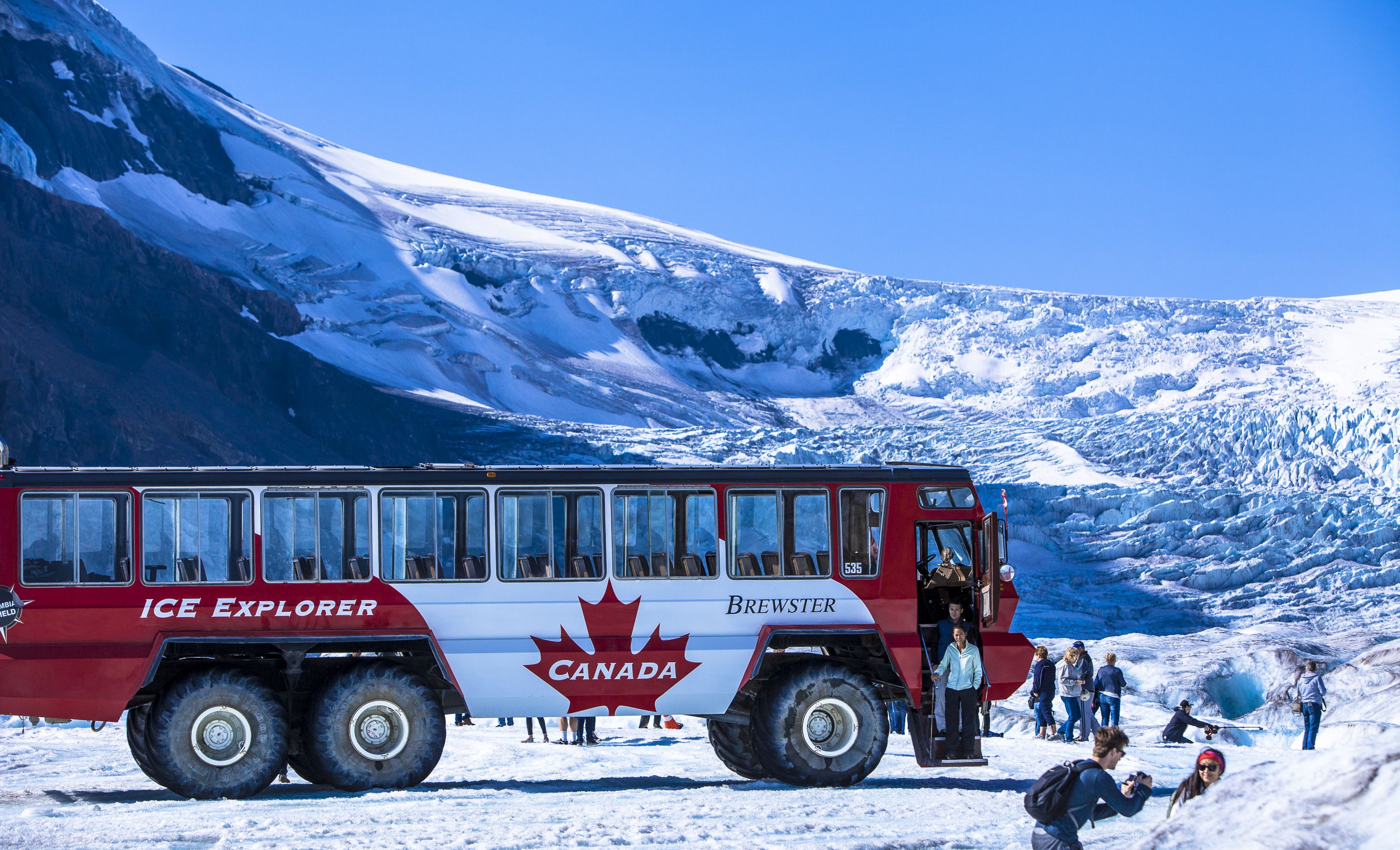 XL Canada Athabasca Glacier People