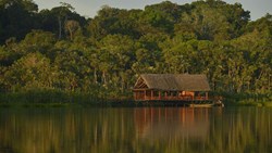 XL Ecuador Amazon Sacha Lodge Hotel Exterior Lake