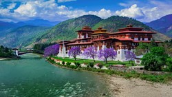 XL Bhutan Punakha The Punakha Dzong Monastery River Punakha Valley