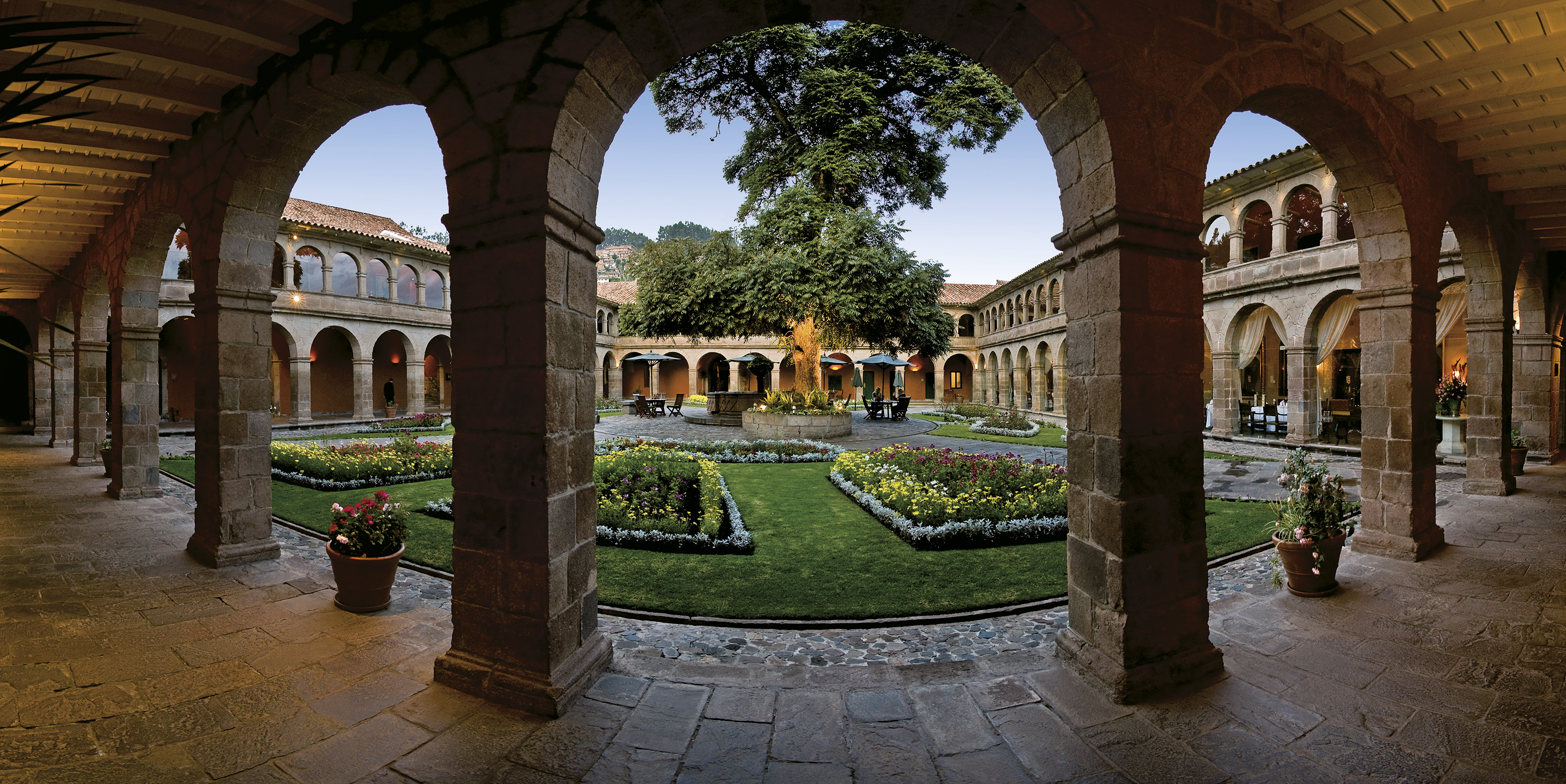 XL Peru Cuzco Belmond Hotel Monasterio Exterior