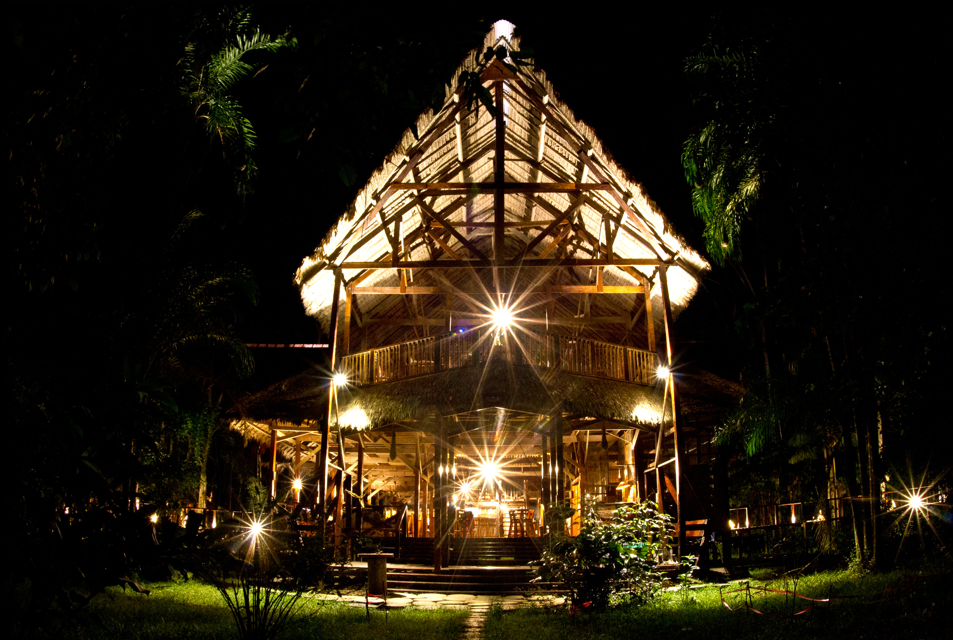 XL Peru Amazon Refugio Amazonas Hotel Night Evening Exterior
