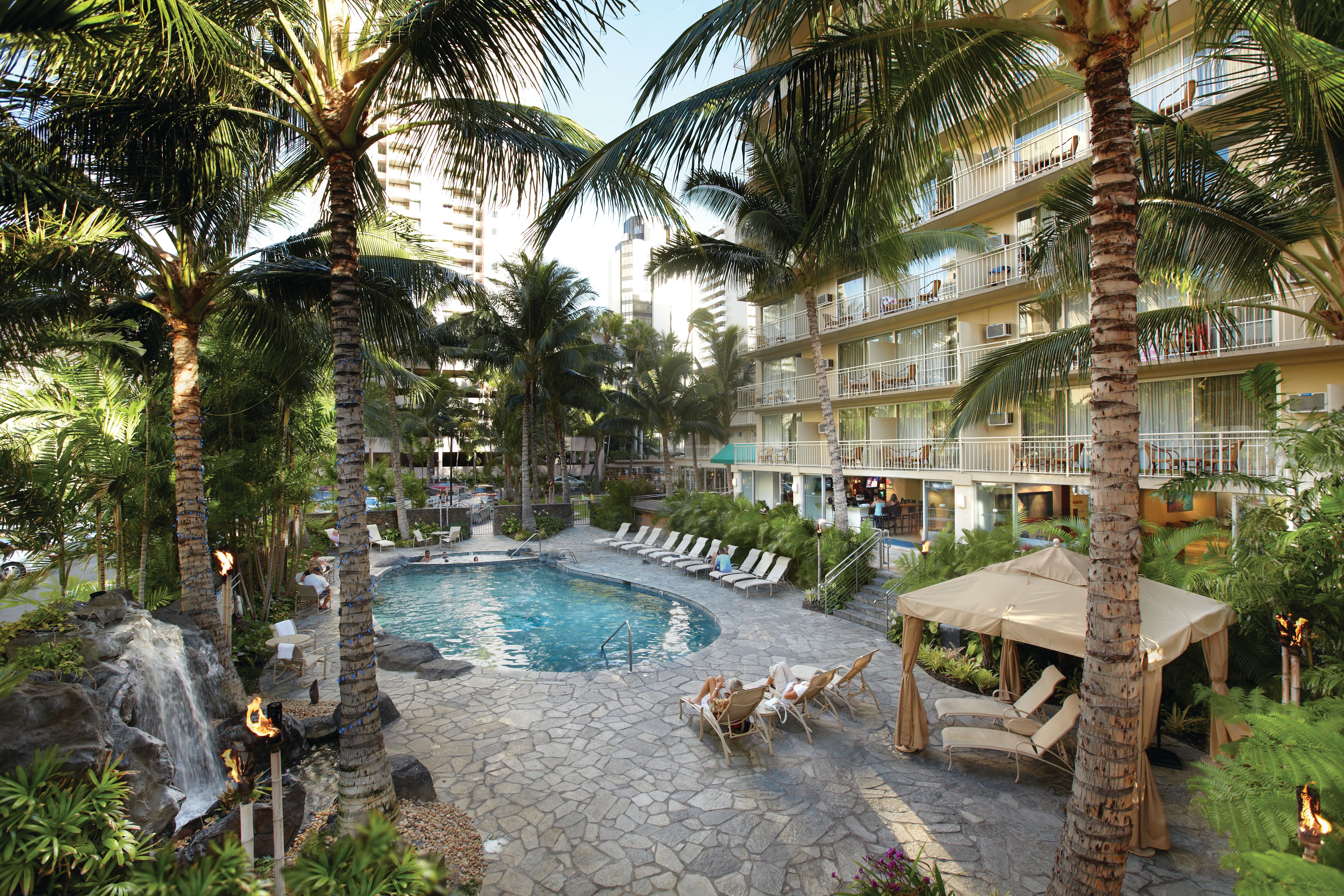 Xl Hawaii Hotel Courtyard By Marriott Waikiki Beach Oahu Pool Area