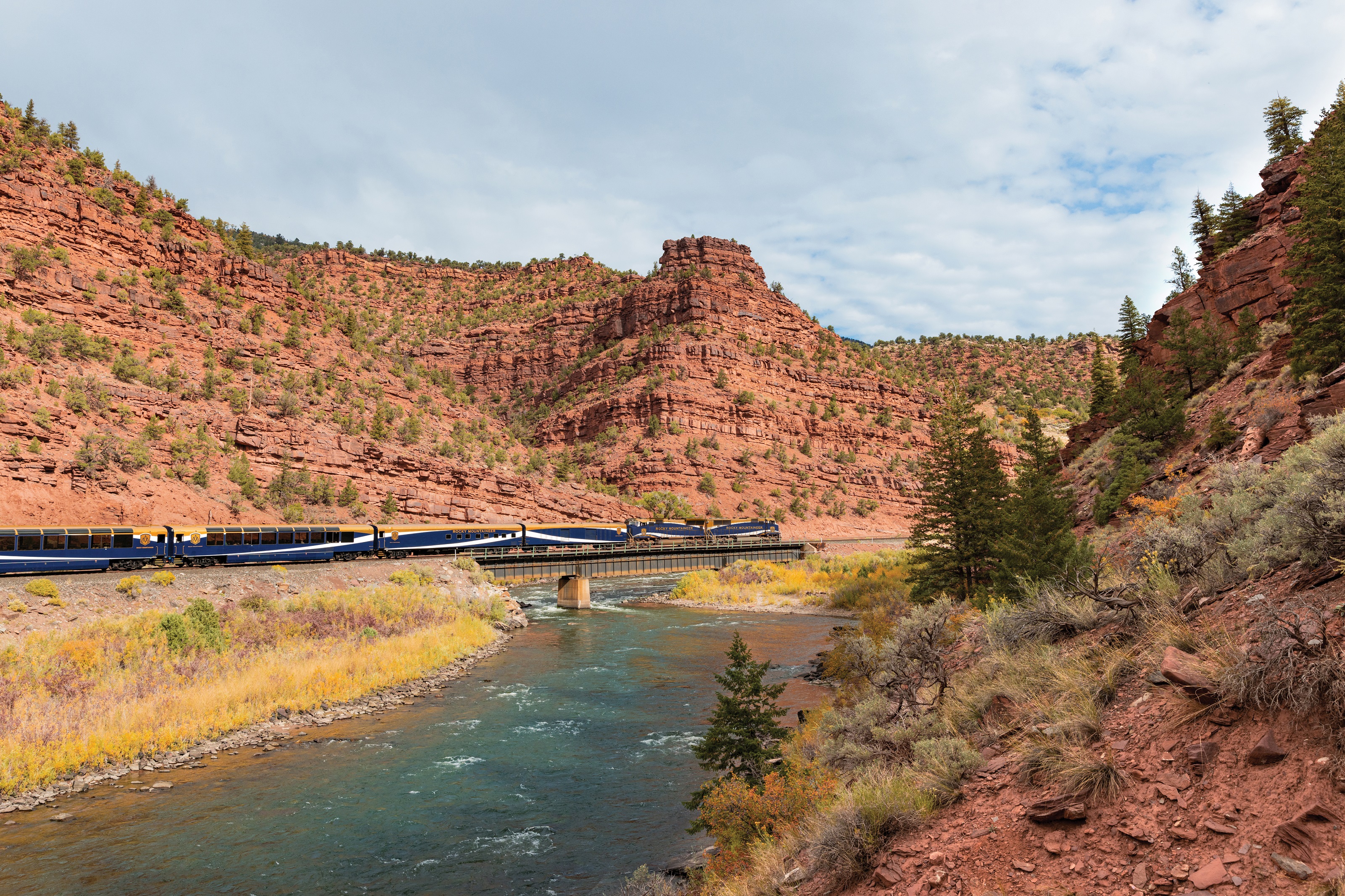 XL Rocky Mountaineer Denver Moab RTR Train Red Canyon