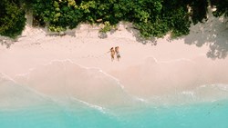 Xl Maldives Soneva Fushi Resort Beach Couple
