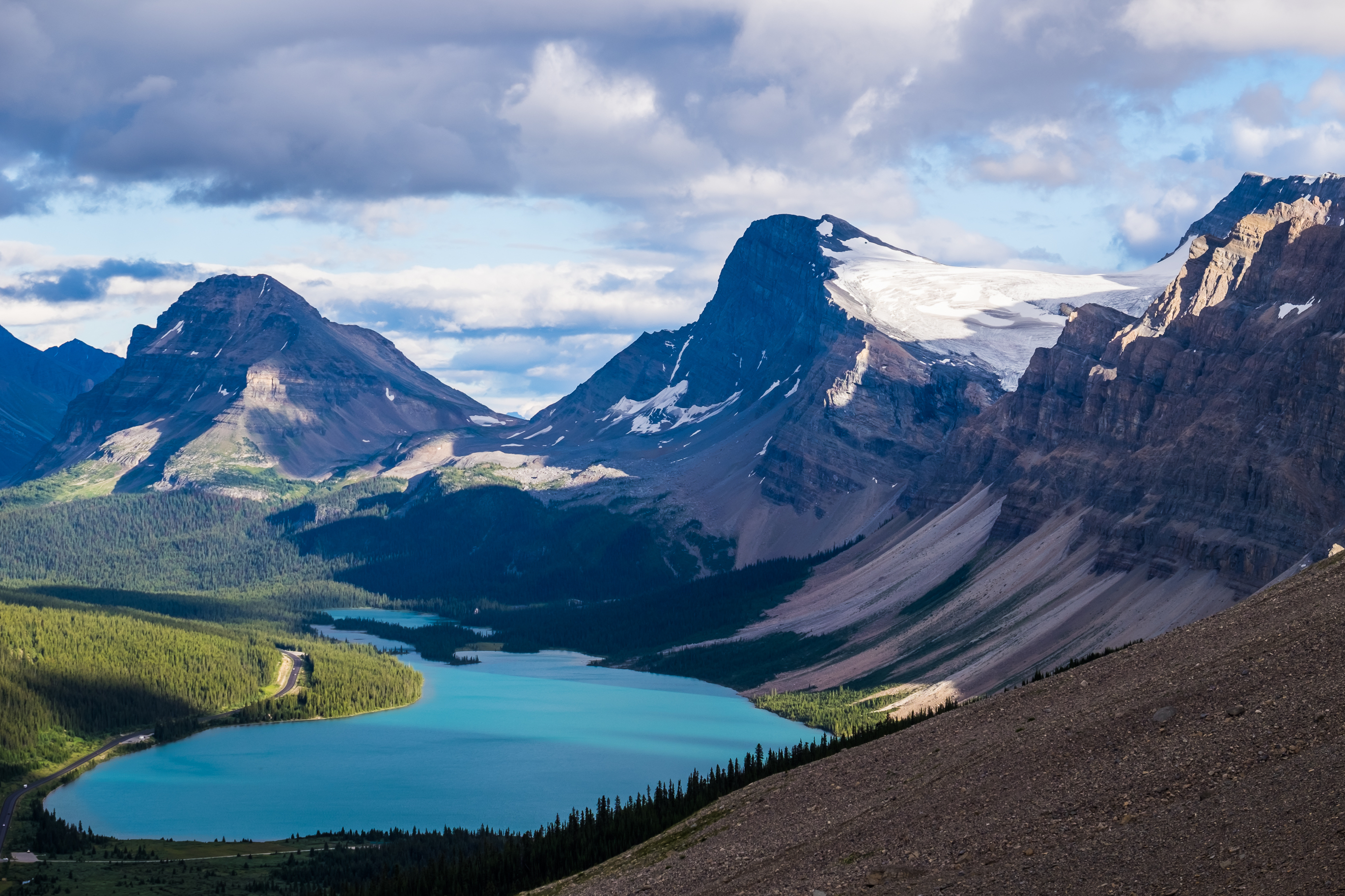 XL Canada Bow Lake And Medicine Bow Peak In Banff National Park