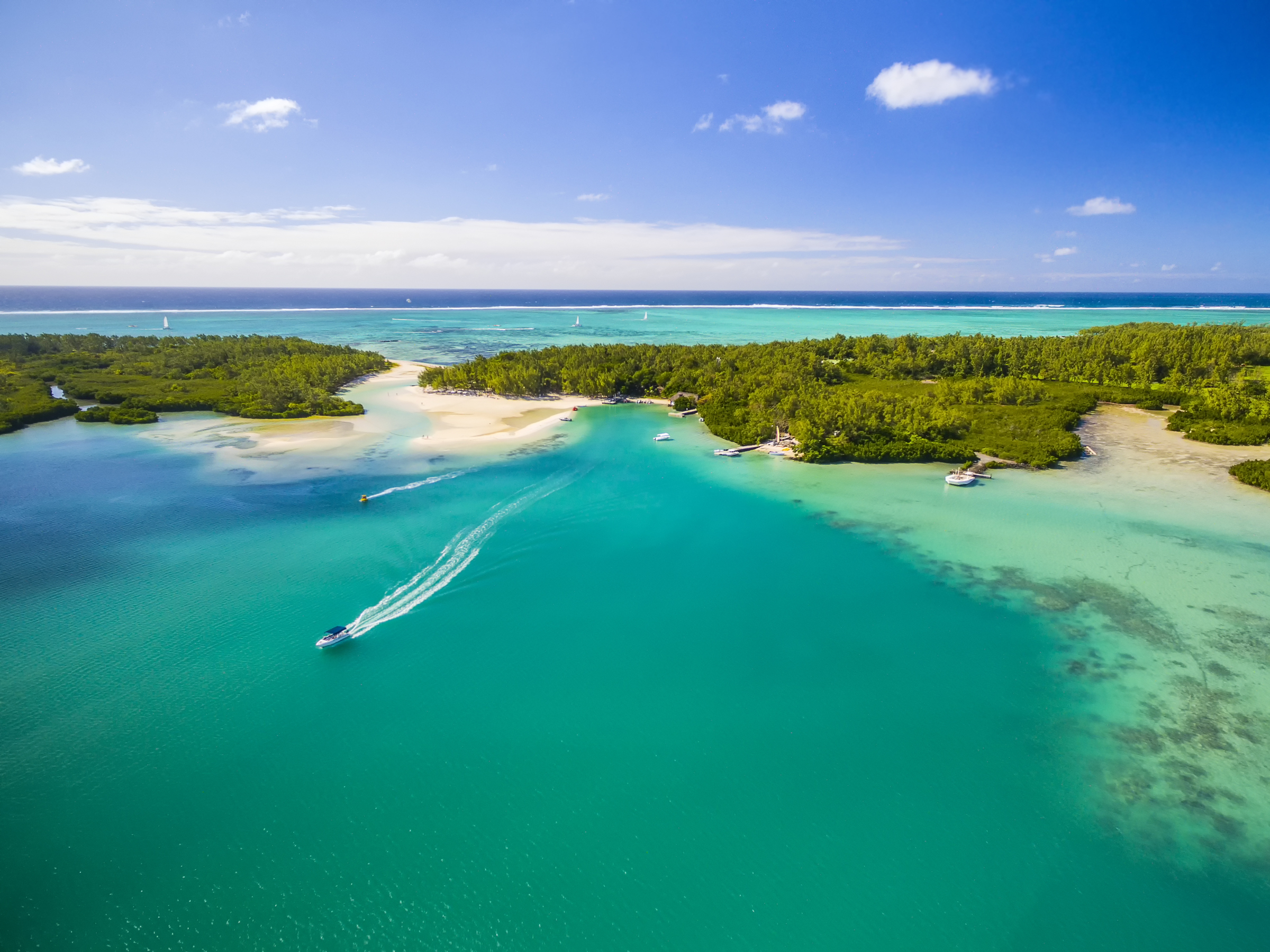 Xl Mauritius Ile Aux Cerf Beach Lagoon Boats