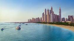 Xl Dubai Beach And Skyline Of Dubai Marina