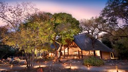 Xl Southafrica Lodge Andbeyond Ngala Safari Lodge Guest Area Exterior Evening
