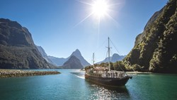 XL New Zealand Fiordland Milford Sound Navigator Scenic5