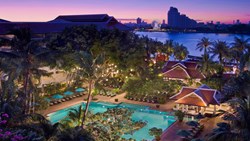 Xl Thailand Anantara Riverside Bangkok Resort Pool Evening