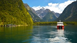 Xl New Zealand Milford Sound Fiordland Trips N Tramps Boat