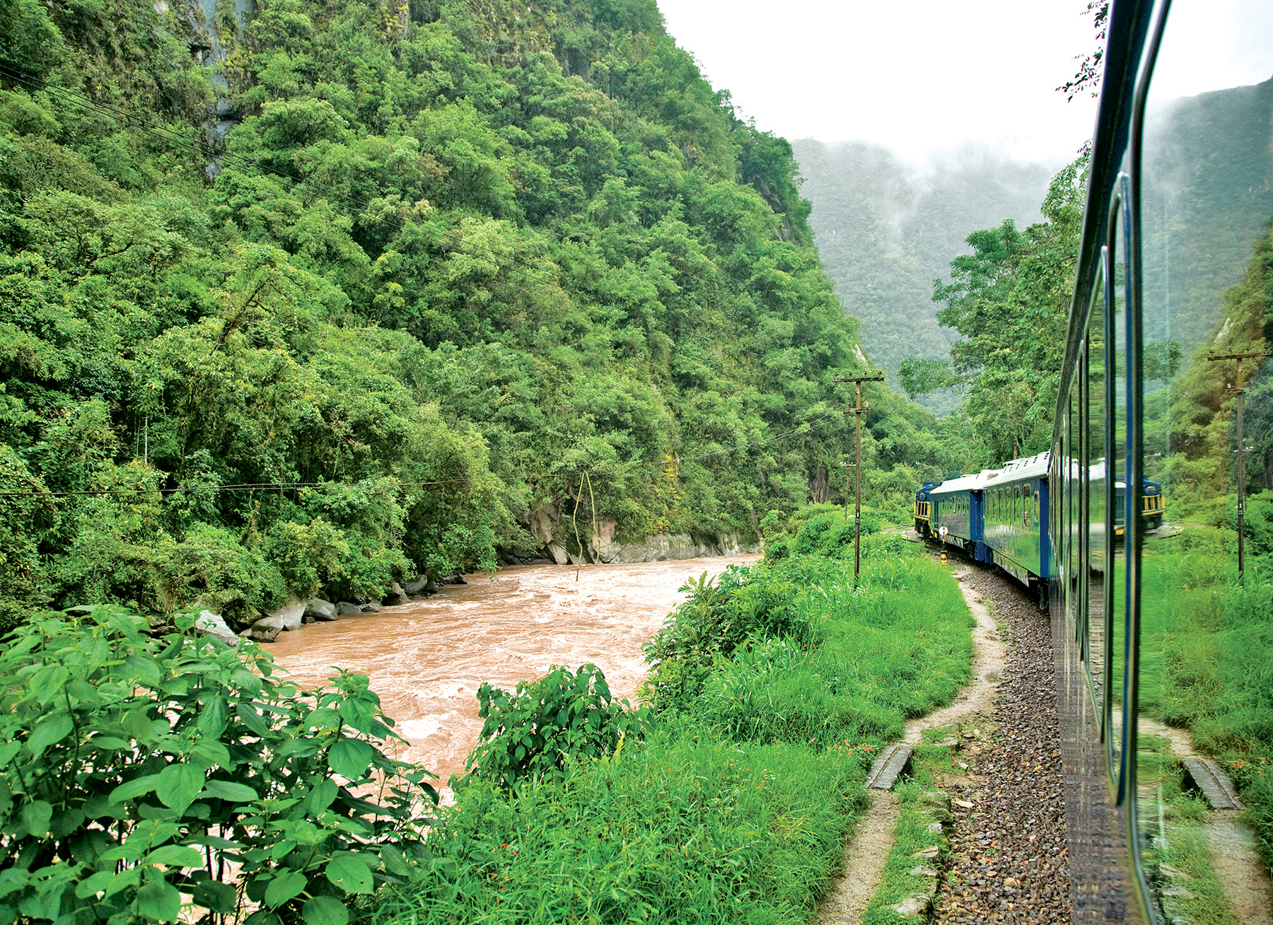 XL Peru Hiram Bingham Train Exterior View