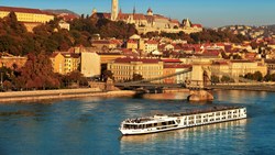 XL Scenic Crystal Budapest