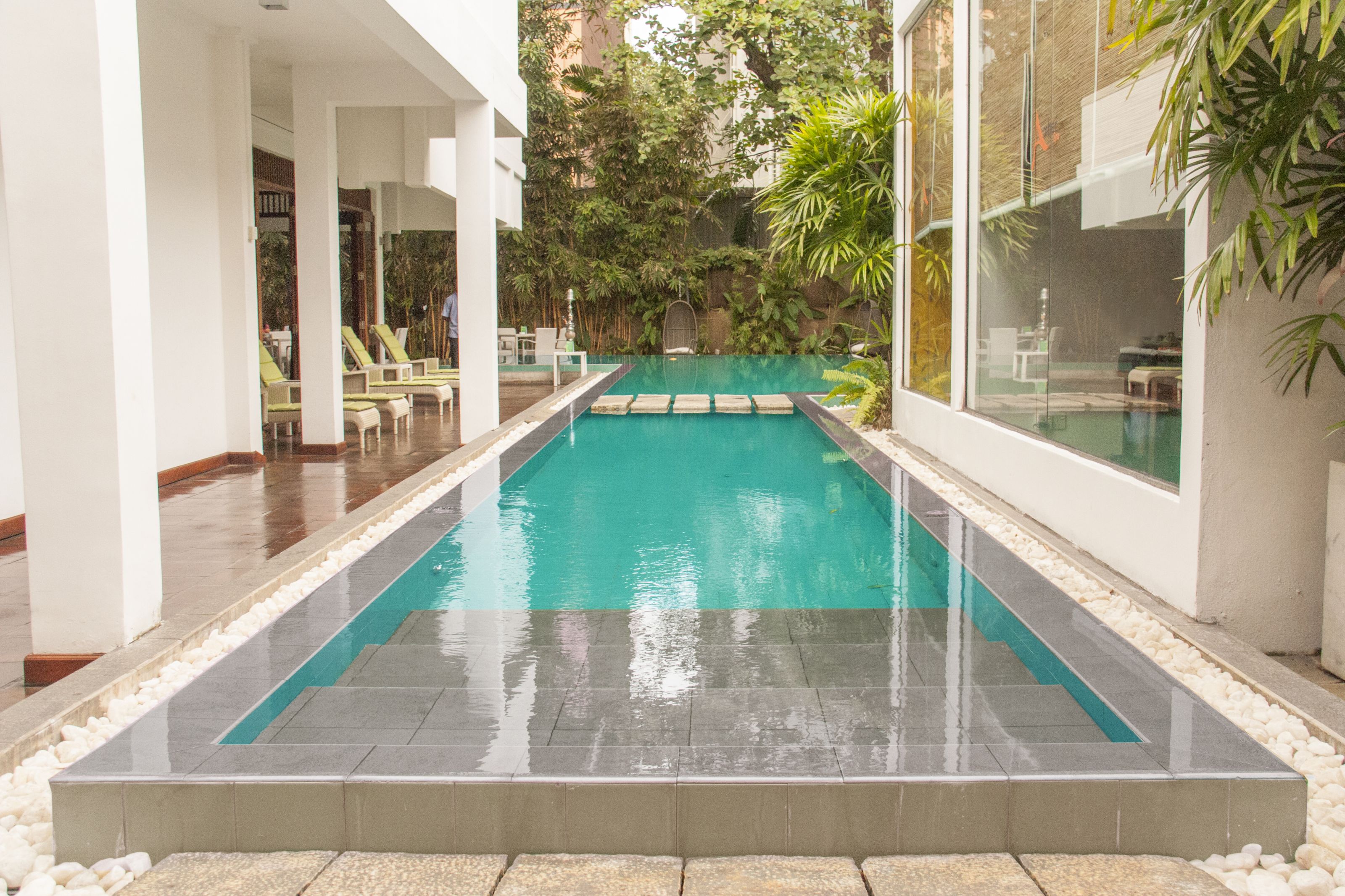 XL Sri Lanka Colombo Colombo Courtyard Pool Area Sunbeds