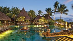 XL Mauritius La Pirogue Hotel Pool And Magenta Seafood Restaurant