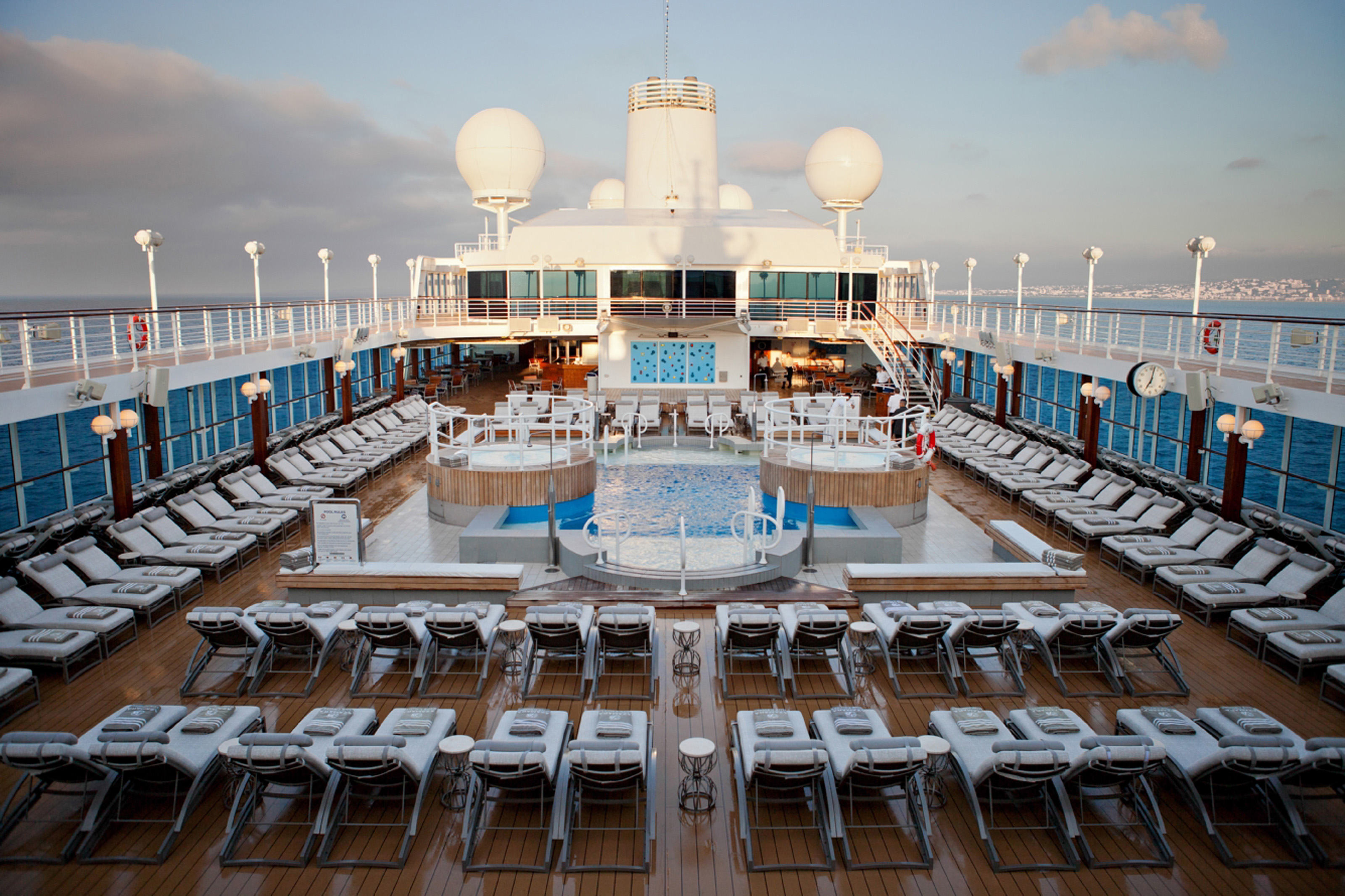 XL Azamara Pooldeck