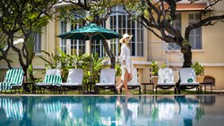 Xl Cambodia Phnom Penh Raffles Hotel Le Royal Pool Lady
