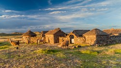 Xl Peru Small Settlement Near Puno Village Altiplano