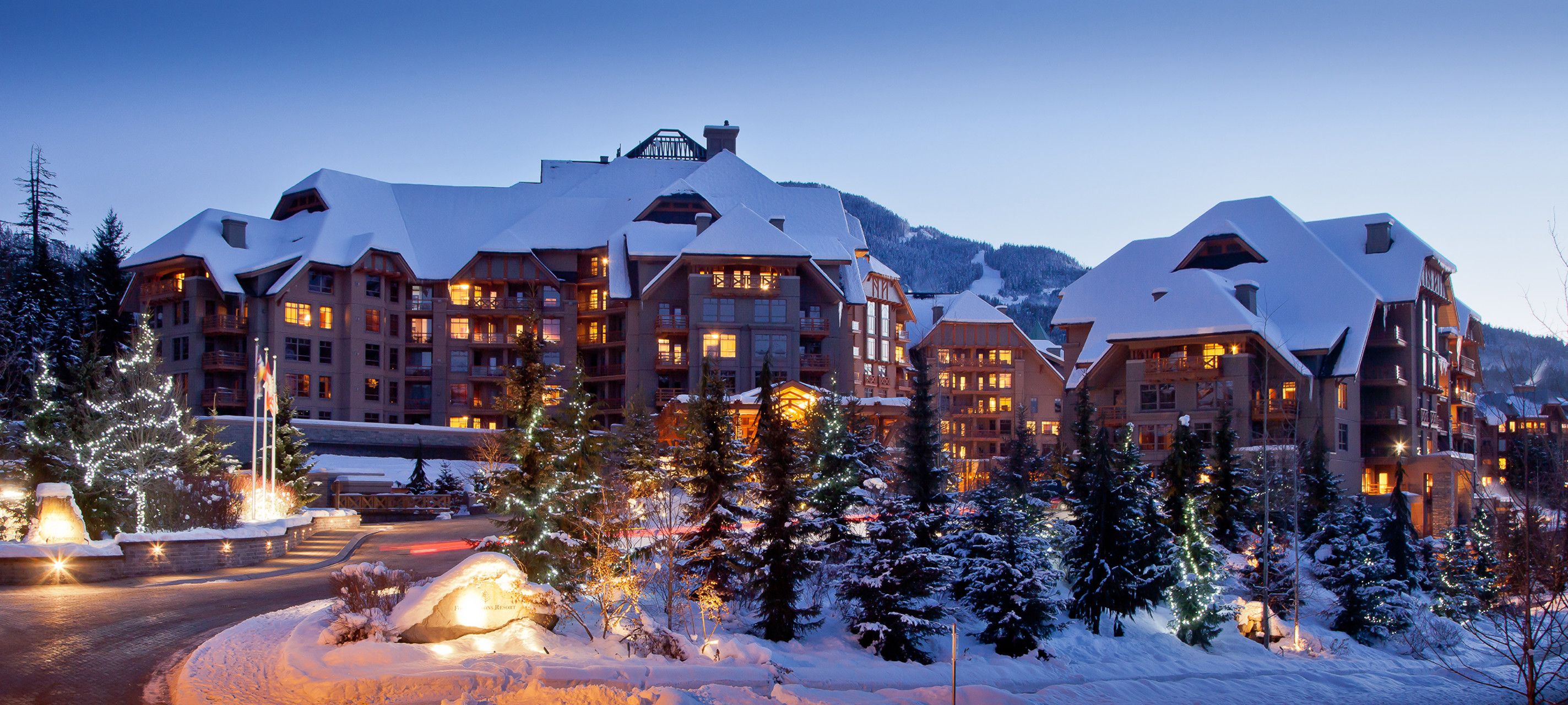 XL Canada Whistler Hotel Four Seasons Resort Evening Winter