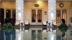 Xl Java The Phoenix Hotel Spa Entrance