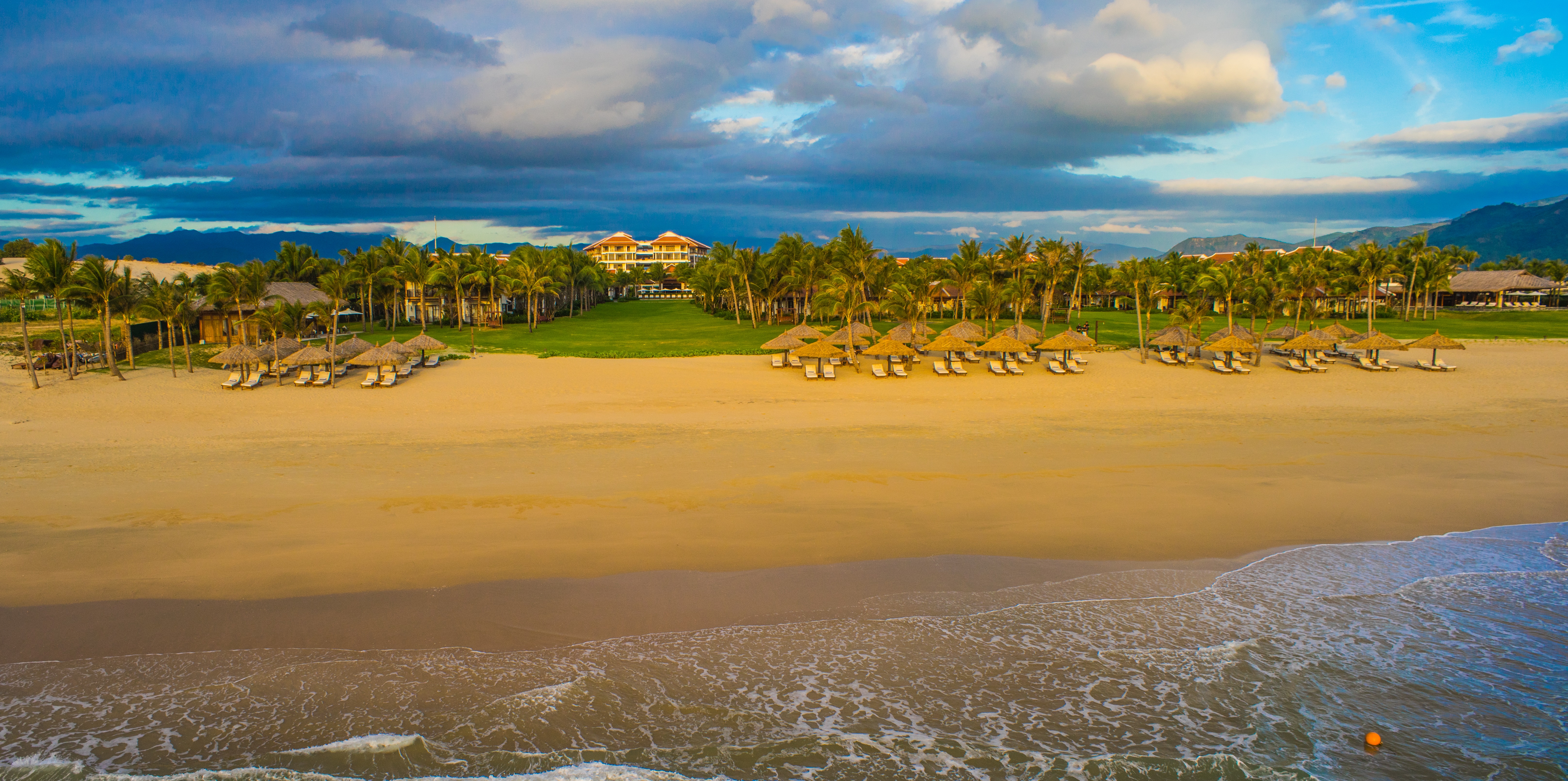 Xl Vietnam Cam Ranh Bay The Anam Beach Overview