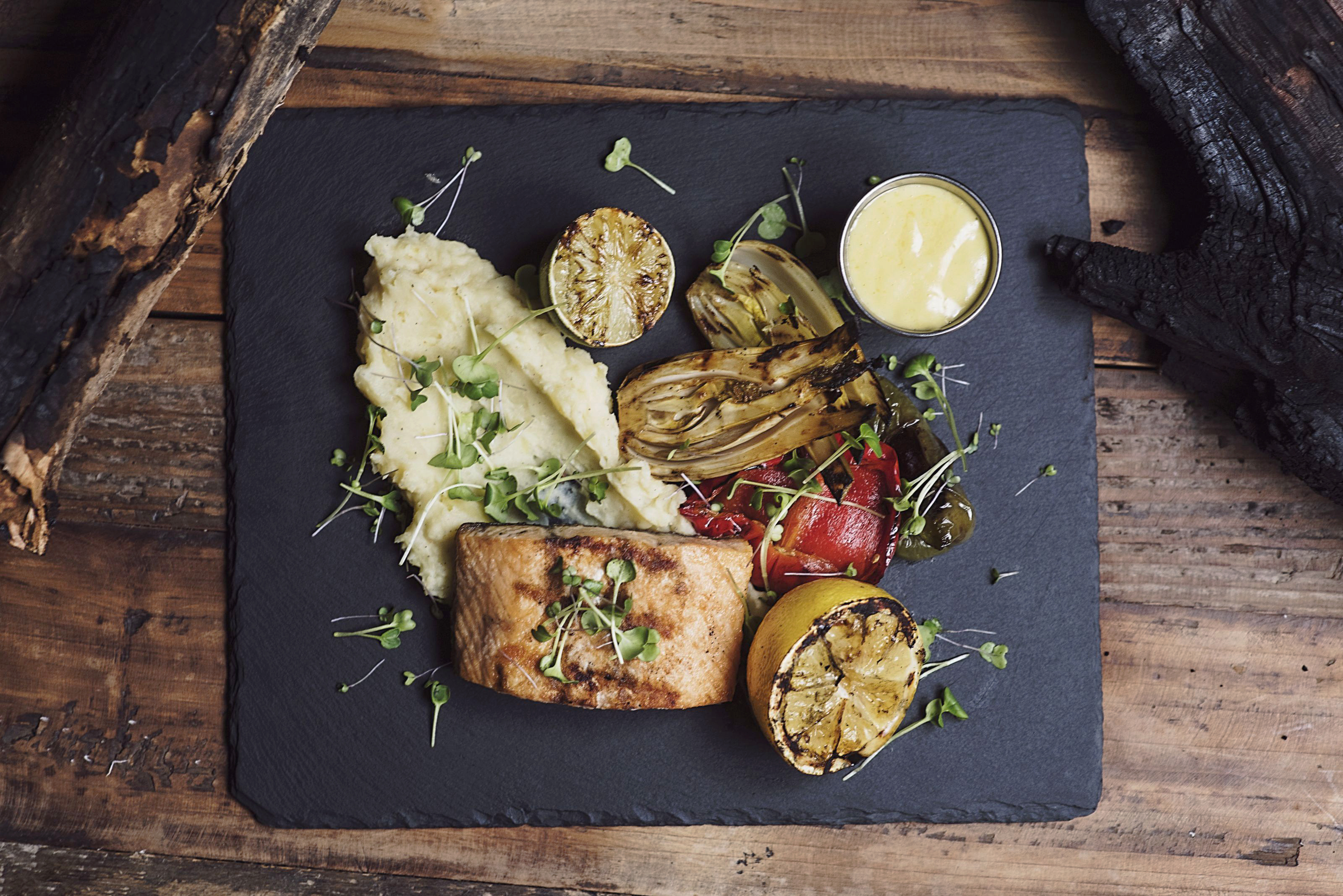 Xl Svalbard Longyearbyen Coal Miners Bar And Grill Menu Photo Agurtxane Concellon