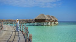Xl Maldives Sun Siyam Vilu Reef Villas Woman Sea