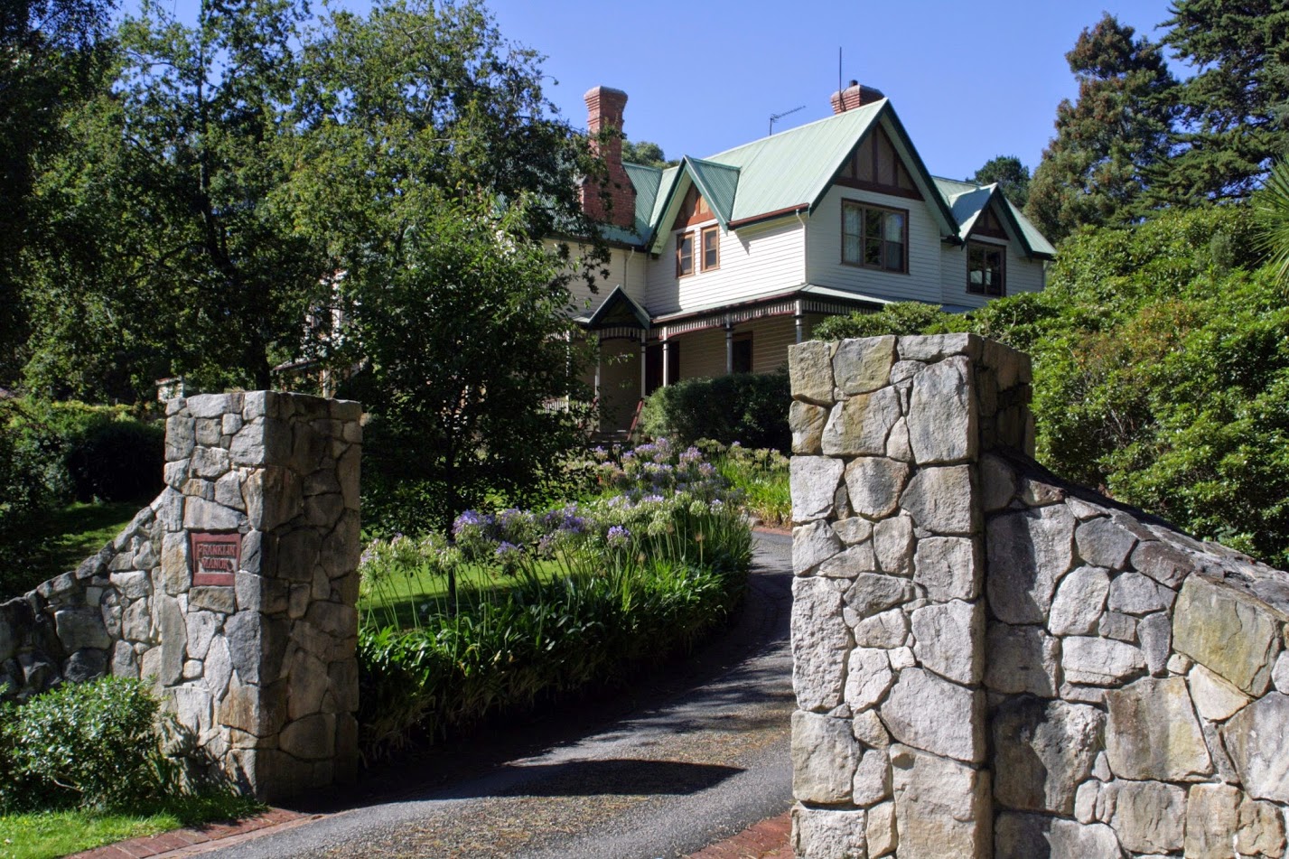 Xl Australia Tasmania Franklin Manor Strahan External Entrance