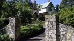 Xl Australia Tasmania Franklin Manor Strahan External Entrance