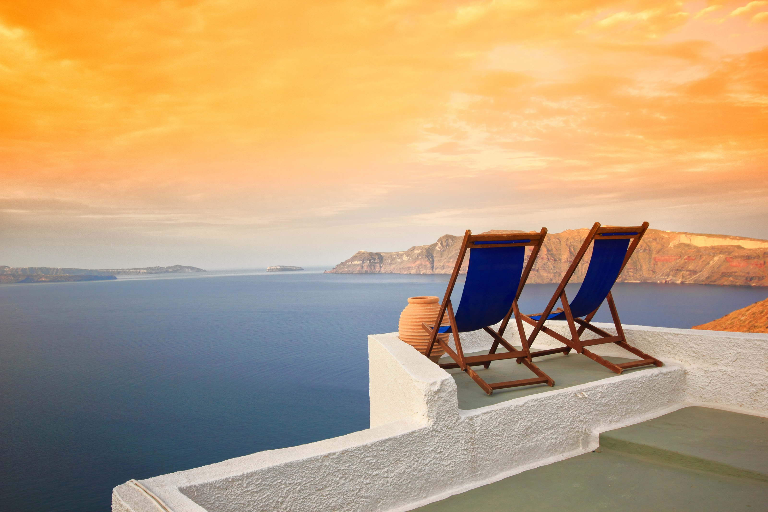 Xl Greece Santorini Sunbeds On House Roof Seaview Sunrise