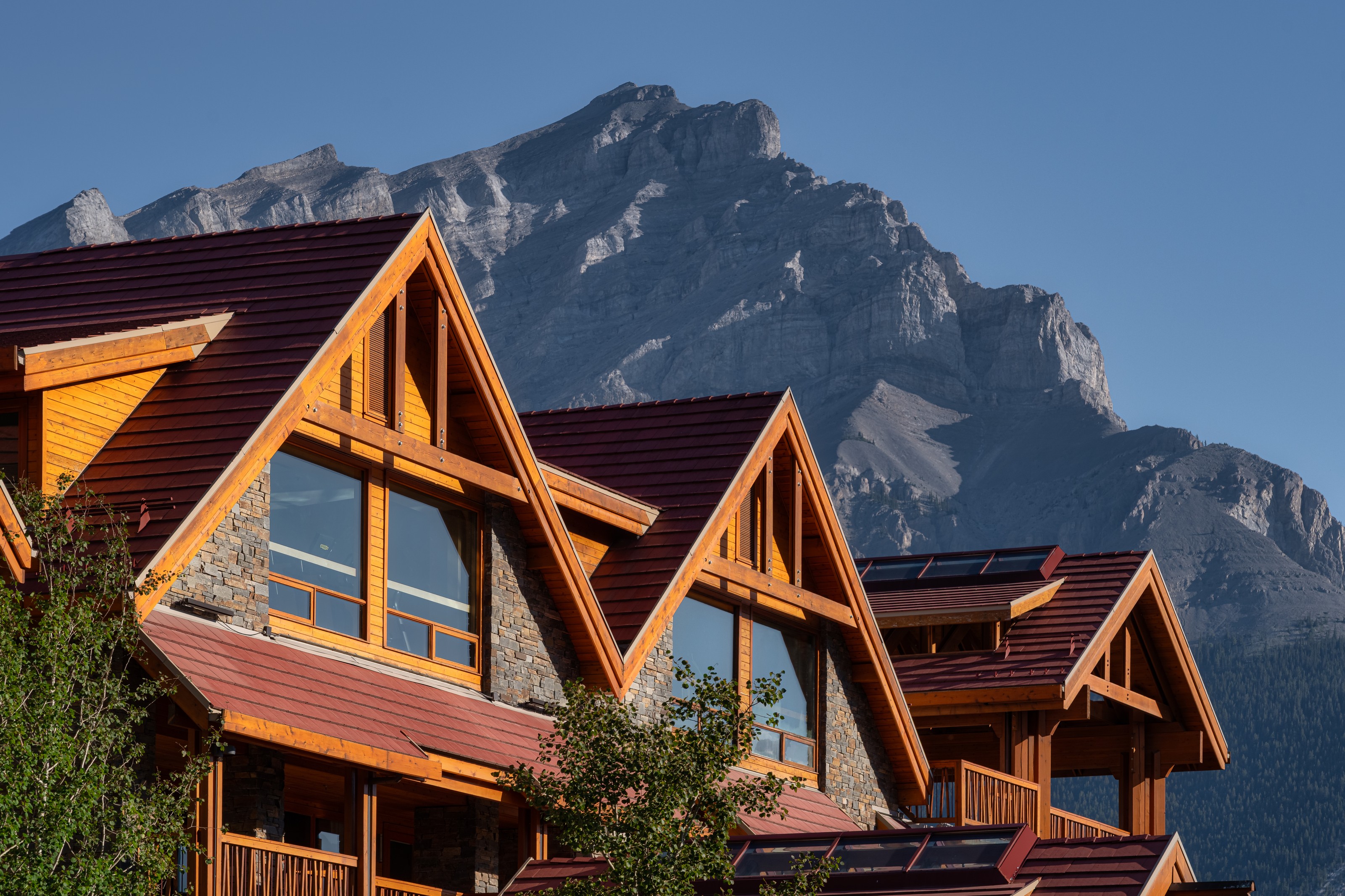 XL Canada Banff Moose Hotel Exterior 02