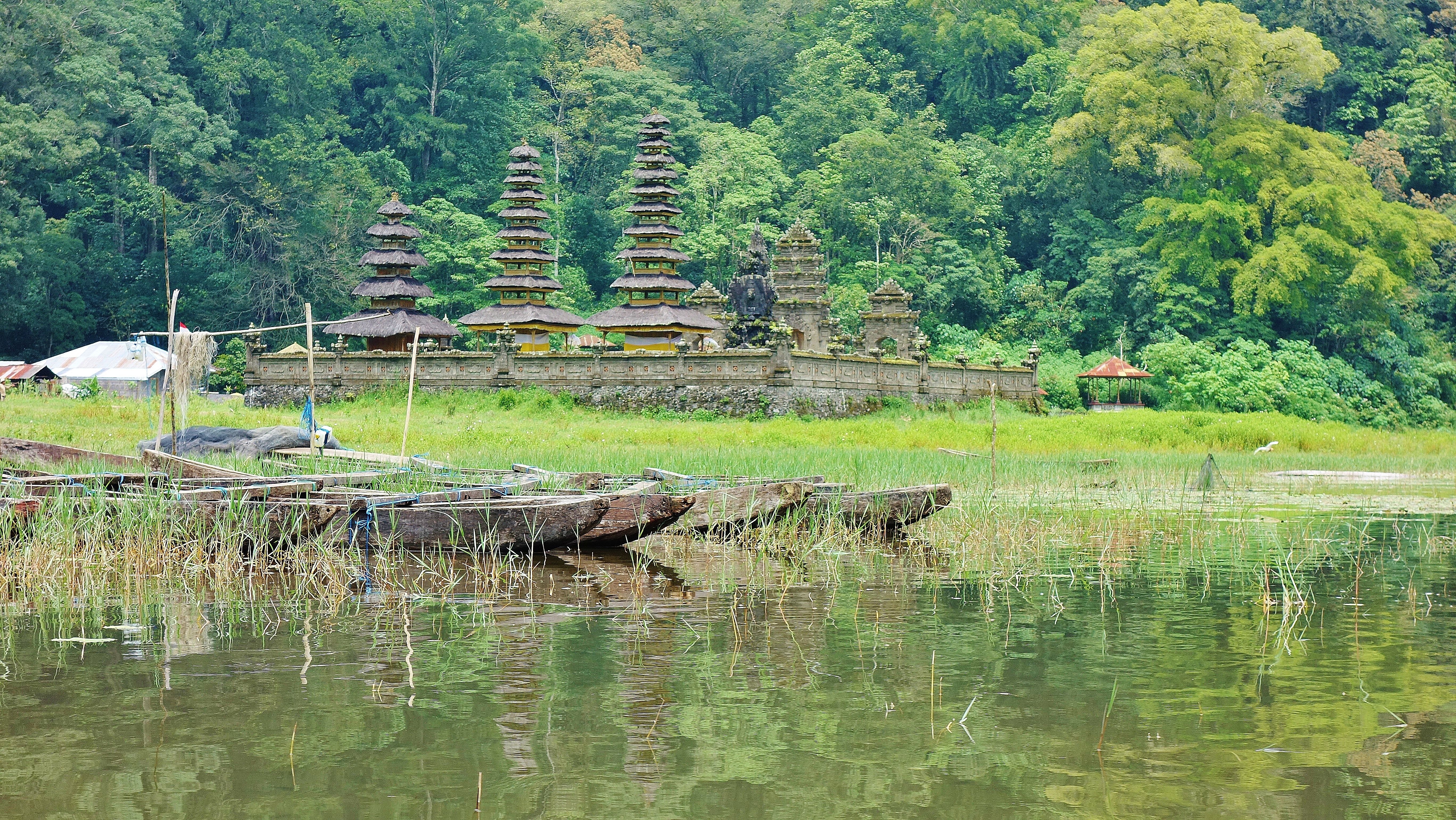 XL Bali Tamblingan Lake Tample